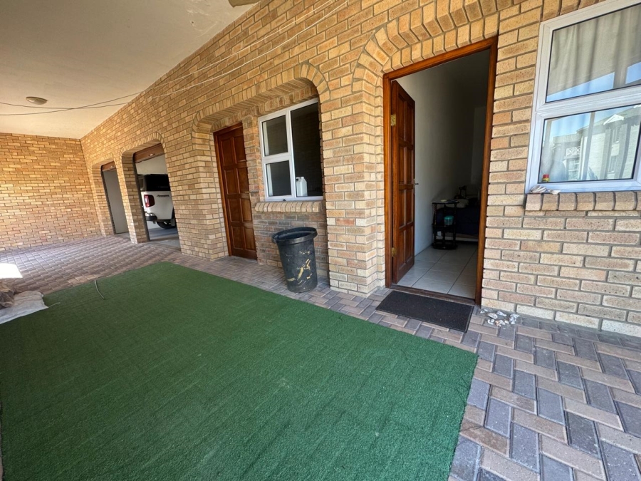 6 Bedroom Property for Sale in Aston Bay Eastern Cape